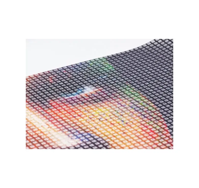 Detailansicht Sound-Mesh Banner – brillante Farben auf schalldurchlässigem Material