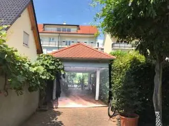 Banner an Garage